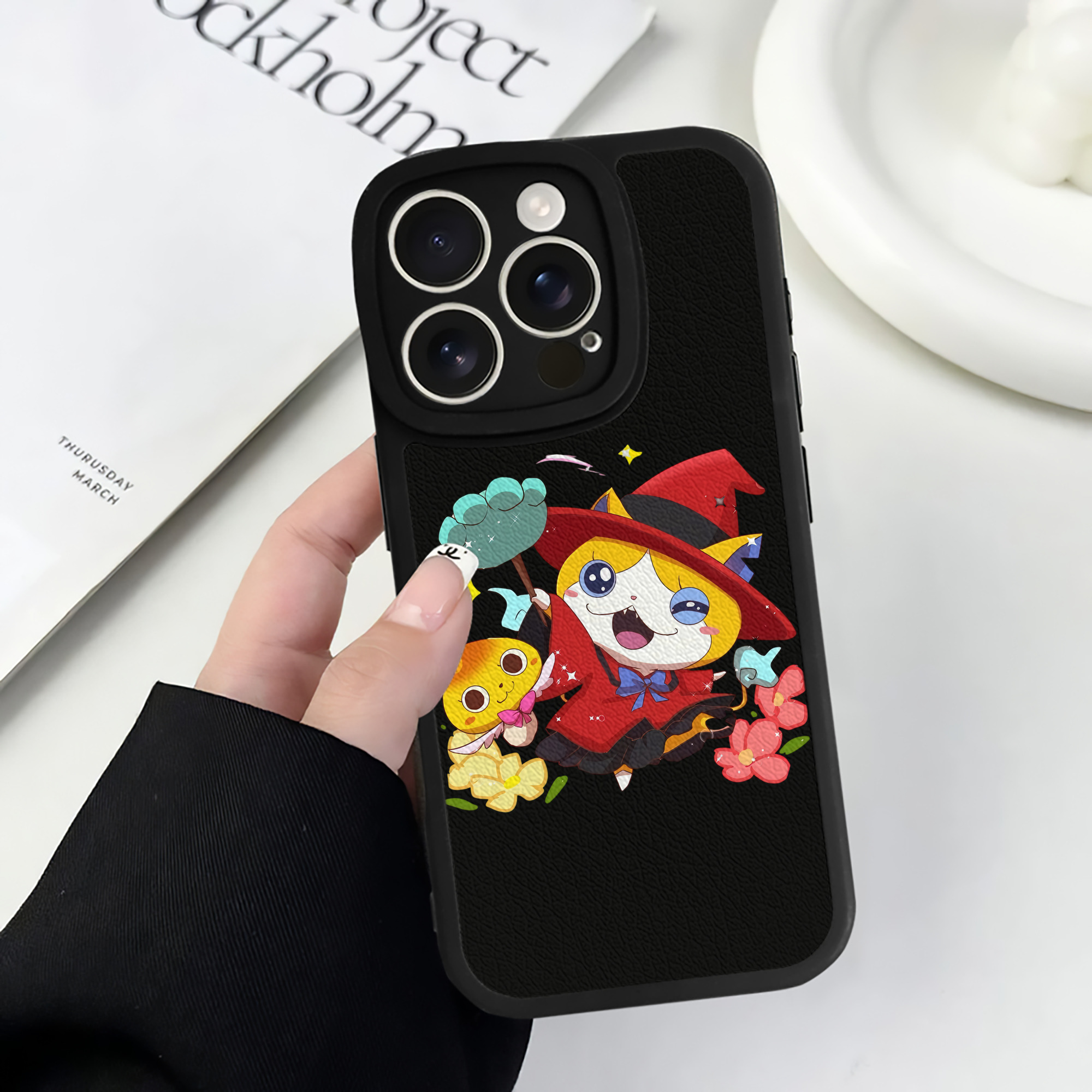 （画像用） 妖怪ウォッチ Yo-kai Watch 【iPhone 16シリーズ対応】シリコンスマホケース（レザー調） 材質：シリコン
